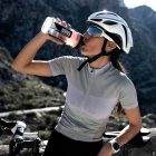 SiS 600 ml-es kulacs keskeny nyakú, átlátszó kivitelben